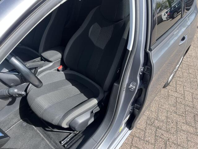 Peugeot 308 1.2 PureTech Style Zeer goed onderhouden van eerste eigenaar, Navi, pdc, donker glas, metallic, sportstoelen etc