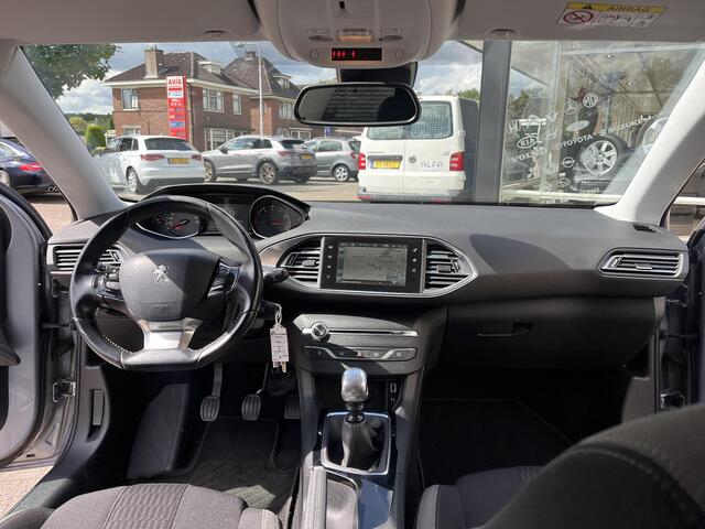 Peugeot 308 1.2 PureTech Style Zeer goed onderhouden van eerste eigenaar, Navi, pdc, donker glas, metallic, sportstoelen etc