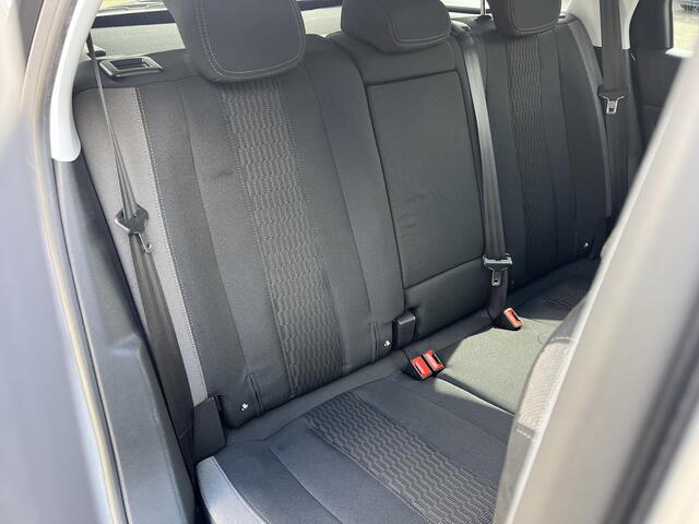 Peugeot 308 1.2 PureTech Style Zeer goed onderhouden van eerste eigenaar, Navi, pdc, donker glas, metallic, sportstoelen etc