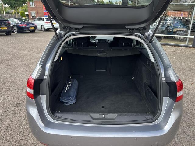 Peugeot 308 1.2 PureTech Style Zeer goed onderhouden van eerste eigenaar, Navi, pdc, donker glas, metallic, sportstoelen etc
