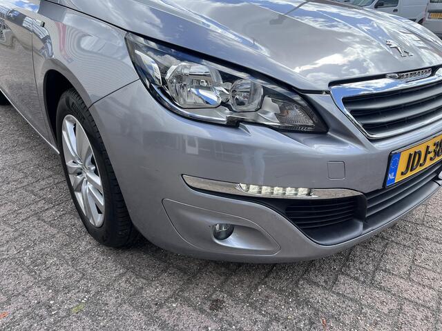 Peugeot 308 1.2 PureTech Style Zeer goed onderhouden van eerste eigenaar, Navi, pdc, donker glas, metallic, sportstoelen etc