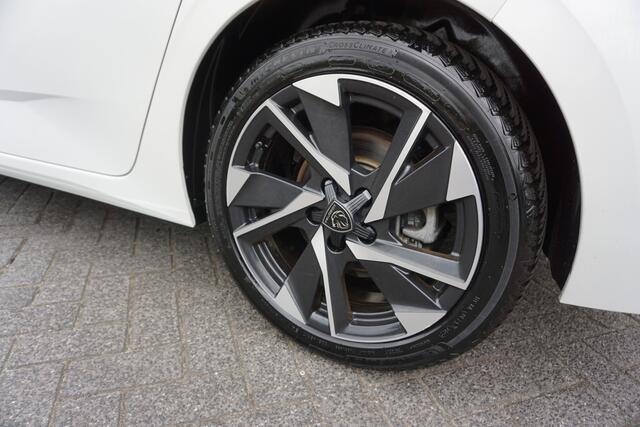 Peugeot 308 1.2 PURETECH 131PK AUTOMAAT ALLURE VOL LUXE!! OKT 2022 360CAMERA ADAPTIEVE CRUISE FULL LED ANDROID/APPLECARPLAY NAVI 17INCH KEYLESS PDC V+A 1/2LEDER CLIMA BLUETOOTH