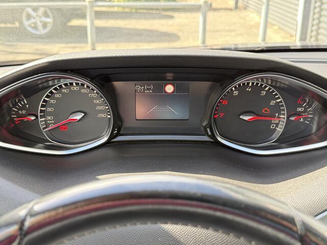 Peugeot 308 SW BWJ 2018 | 1.2PT 111PK Executive | NWE APK | LEER | PANO DAK | CLIMA | NAVI | CRUISE |