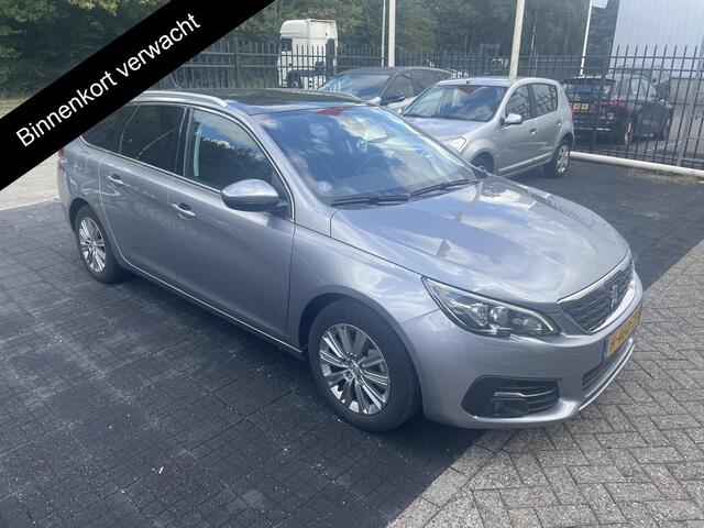 Peugeot 308 SW 1.2 PureTech Blue Lease Premium . Parkeersensoren . Panoramadak . Camera