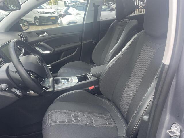 Peugeot 308 SW 1.2 PureTech Blue Lease Premium . Parkeersensoren . Panoramadak . Camera