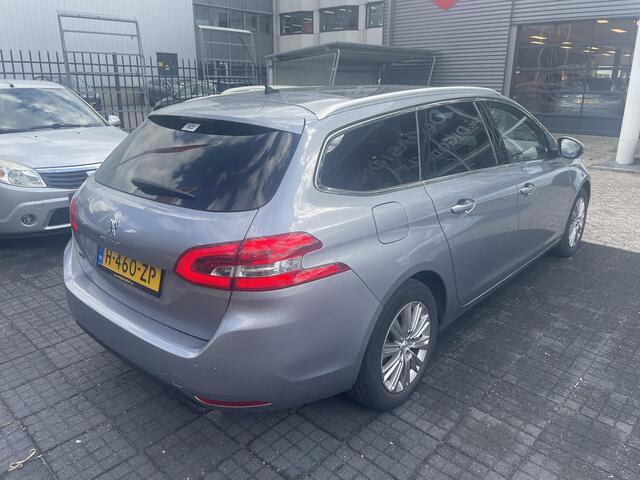 Peugeot 308 SW 1.2 PureTech Blue Lease Premium . Parkeersensoren . Panoramadak . Camera