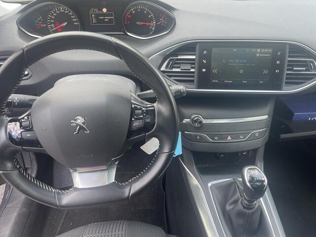 Peugeot 308 SW 1.2 PureTech Blue Lease Premium . Parkeersensoren . Panoramadak . Camera