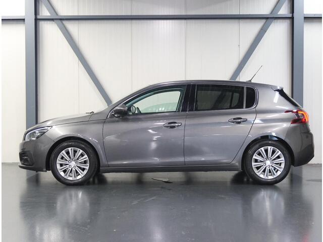 Peugeot 308 130PK Premium | AppleCarPlay/AndroidAuto | Glazendak | Navigatie | Cruise Control | Armsteun | Climate Control | Camera | Privacy Glass | Isofix |