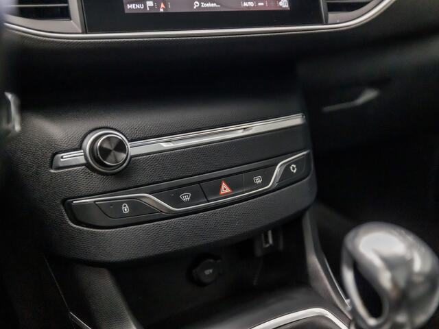 Peugeot 308 SW 1.2 PureTech Sport (PANORAMADAK, APPLE CARPLAY, LEDER, GROOT NAVI, SPORTSTOELEN, PARKEERSENSOREN, TREKHAAK, GETINT GLAS, LANE ASSIST, NIEUWSTAAT)