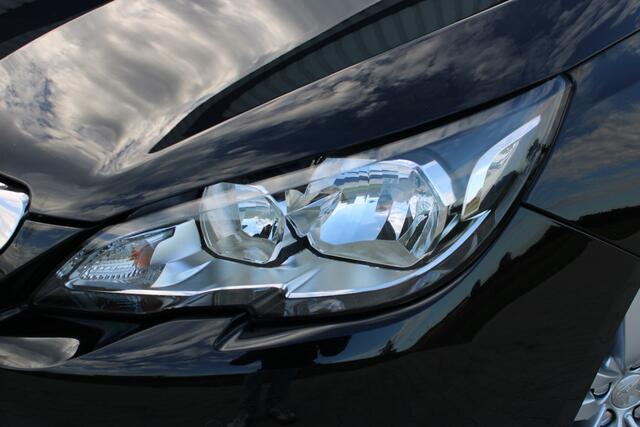 Peugeot 308 1.2 PureTech Executive | Incl. 12 maanden garantie | Cruise control | Climate control | Trekhaak | Navigatie | Bluetooth | Parkeersensoren | 100% onderhouden | Panorama dak |