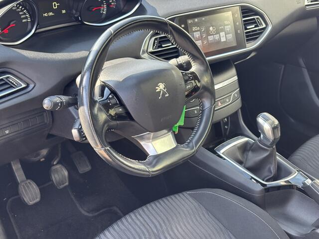 Peugeot 308 1.2 PureTech Blue Lease Executive / Cruise Control / Allseason Banden / Trekhaak /