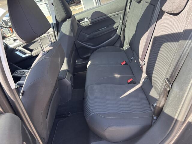 Peugeot 308 1.2 PureTech Blue Lease Executive / Cruise Control / Allseason Banden / Trekhaak /