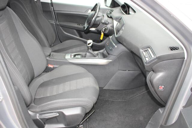 Peugeot 308 SW 1.2 PureTech 130pk Allure Airco Navi Camera Trekhaak PDC voor en achter