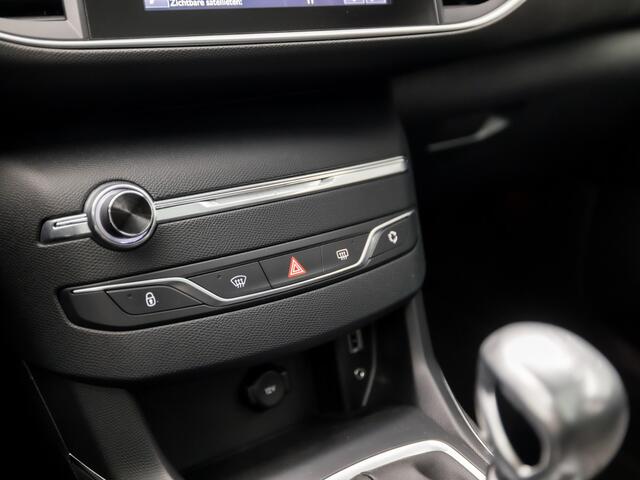 Peugeot 308 SW 1.2 PureTech Sport (PANORAMADAK, NAVIGATIE, CAMERA, KEYLESS, LED KOPLAMPEN, SPORTSTOELEN, LM VELGEN, CRUISE, NIEUWE APK, NIEUWSTAAT)