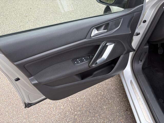 Peugeot 308 SW 1.2 PureTech Blue Lease Executive / NAVI / CRUISE / AIRCO