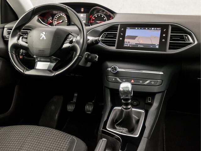 Peugeot 308 SW 1.2 PureTech Sport (PANORAMADAK, APPLE CARPLAY, GROOT NAVI, PARKEERSENSOREN, SPORTSTOELEN, GETINT GLAS, LM VELGEN, CRUISE, DAB+, NIEUWSTAAT)