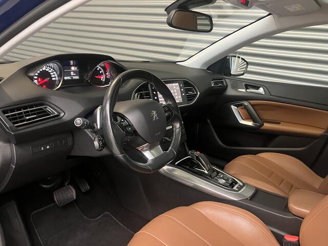 Peugeot 308 SW PREMIUM/PANO/XENON/LEER/BLIND SP/TREKH/ENZ 1.2 PureTech Blue Lease Premium