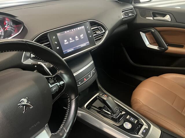 Peugeot 308 SW PREMIUM/PANO/XENON/LEER/BLIND SP/TREKH/ENZ 1.2 PureTech Blue Lease Premium