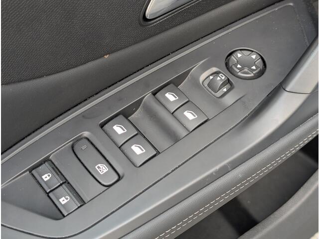 Peugeot 308 SW Allure Pack 1.2 Turbo 130pk | NAVI | 360° CAMERA | AGR-STOEL | STOELVERW. | DODEHOEKBEW. | LM-VELGEN | DRAADLOZE TELEFOONLADER | KEYLESS ENTRY