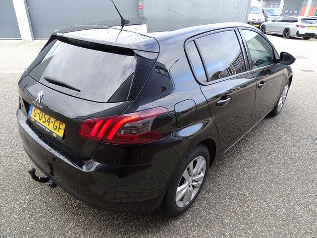 Peugeot 308 1.2 PureTech Blue Lease Executive 6-BAK| PANORAMADAK| MULTIMEDIA| NAVIGATIE| AIRCO| CRUISECONTROL| PARKEERSENSOREN| TREKHAAK