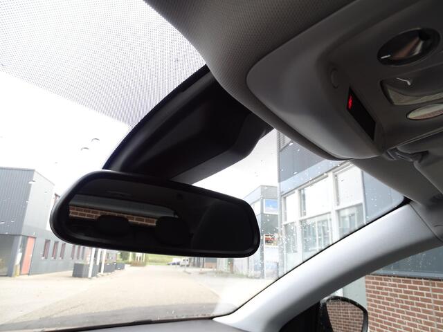 Peugeot 308 1.2 PureTech Blue Lease Executive 6-BAK| PANORAMADAK| MULTIMEDIA| NAVIGATIE| AIRCO| CRUISECONTROL| PARKEERSENSOREN| TREKHAAK