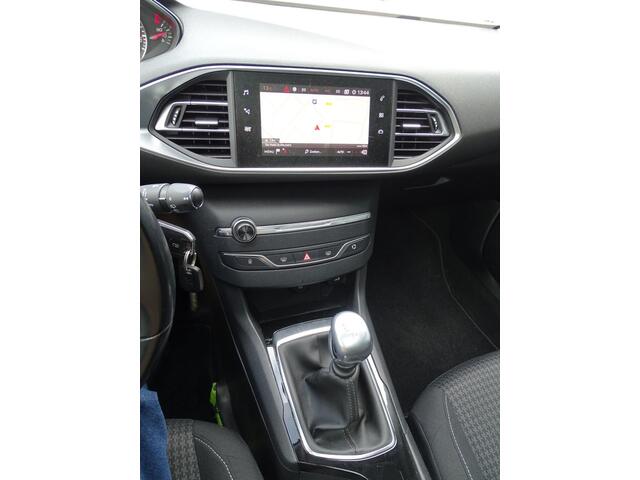 Peugeot 308 1.2 PureTech Blue Lease Executive 6-BAK| PANORAMADAK| MULTIMEDIA| NAVIGATIE| AIRCO| CRUISECONTROL| PARKEERSENSOREN| TREKHAAK