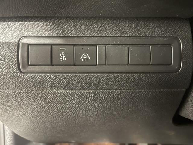 Peugeot 308 SW 1.2i 131pk PureTech GT 96kw Carplay / Trekhaak / Panoramadak / Cruise Control