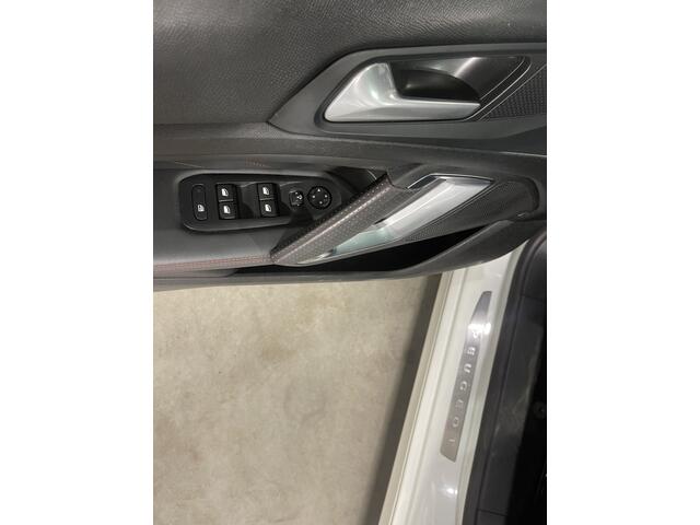 Peugeot 308 SW 1.2i 131pk PureTech GT 96kw Carplay / Trekhaak / Panoramadak / Cruise Control