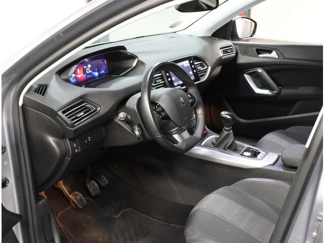 Peugeot 308 SW 1.2 130PK Blue Lease Allure | AppleCarPlay/AndroidAuto | 16"LMV | Navigatie | Cruise Control | Climate Control | Camera | Armsteun | Keyless | Privacy Glass | Isofix |