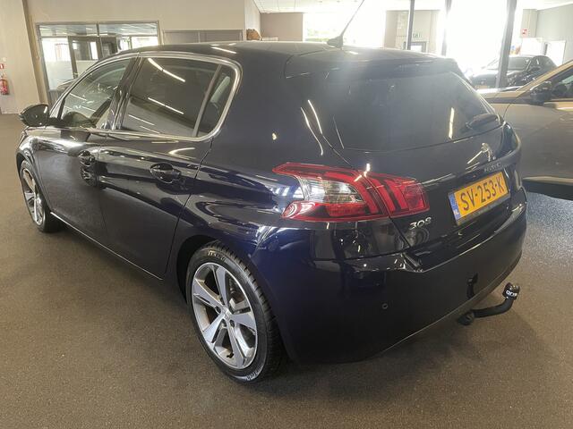 Peugeot 308 1.2 PureTech Allure 130pk Navigatie-Verwarmde voorstoelen-Climate control-Parkeersensoren