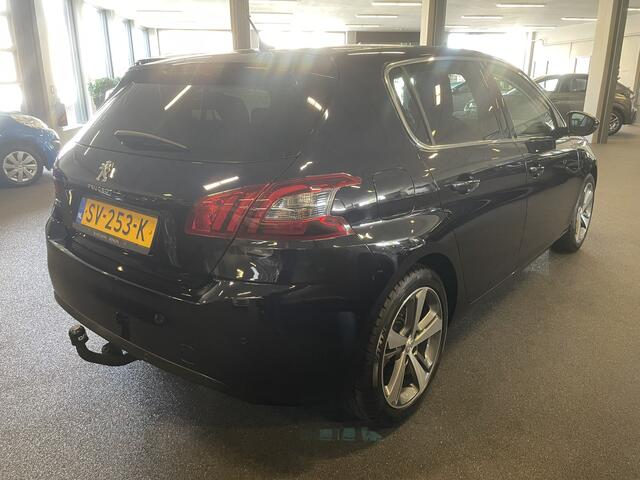 Peugeot 308 1.2 PureTech Allure 130pk Navigatie-Verwarmde voorstoelen-Climate control-Parkeersensoren