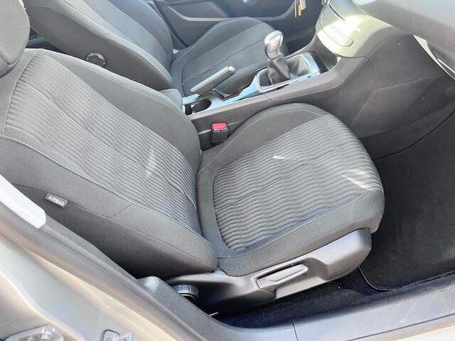 Peugeot 308 1.2 110PK Navi|Trekhaak|Clima|LED|17inch