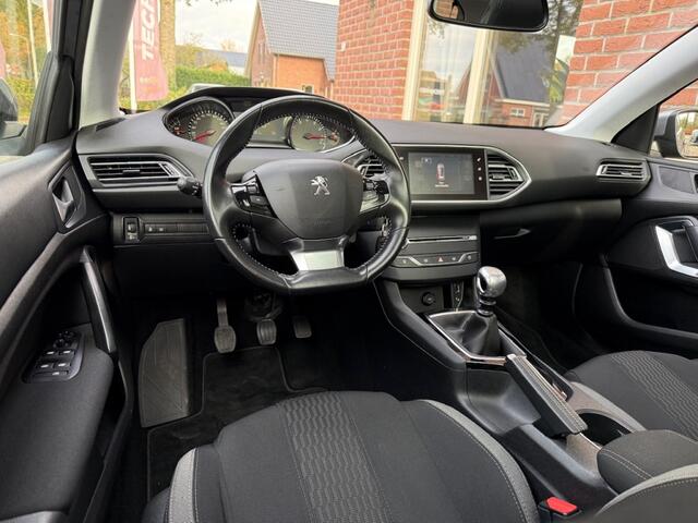 Peugeot 308 1.2 PureTech 131 PK Style NIEUWE APK / PANO / TREKHAAK / CLIMA /