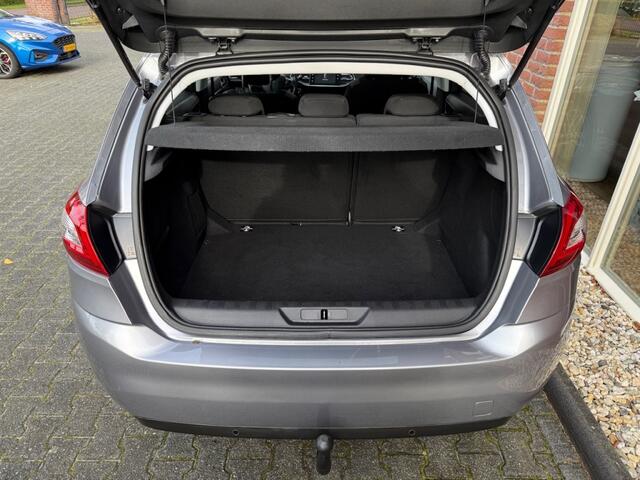Peugeot 308 1.2 PureTech 131 PK Style NIEUWE APK / PANO / TREKHAAK / CLIMA /