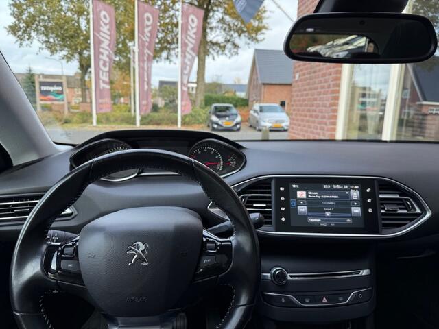 Peugeot 308 1.2 PureTech 131 PK Style NIEUWE APK / PANO / TREKHAAK / CLIMA /