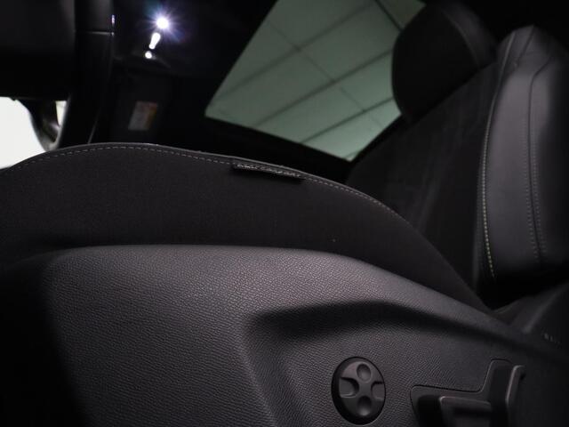 Peugeot 308 1.6 PHEV 225 GT | Panoramadak | Stoelverwarming | 360 Camera | Focal Sound | Adaptive cruise | Matrix LED | Keyless | Carplay | Navigatie | Leder/Alcantara | Dodehoek detectie | Plug In