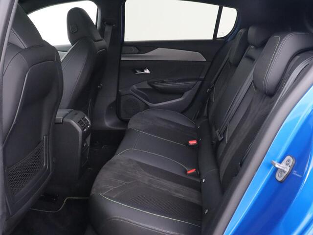 Peugeot 308 1.6 PHEV 225 GT | Panoramadak | Stoelverwarming | 360 Camera | Focal Sound | Adaptive cruise | Matrix LED | Keyless | Carplay | Navigatie | Leder/Alcantara | Dodehoek detectie | Plug In