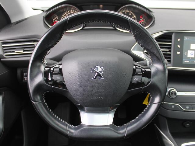 Peugeot 308 1.2 PureTech Allure | Panoramadak | 17" LM | Parkeersensor v+a | Navi | Cruise | Clima | Apple CarPlay/Android Auto |