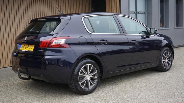 Peugeot 308 1.2 131pk 5Drs PureTech Allure *LEES TEKST* LED Navi Clima Trekhaak 16inch LM *NL auto* Dark Blue Metallic