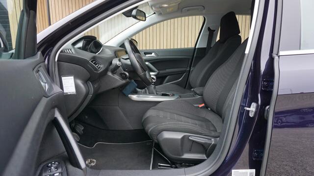 Peugeot 308 1.2 131pk 5Drs PureTech Allure *LEES TEKST* LED Navi Clima Trekhaak 16inch LM *NL auto* Dark Blue Metallic