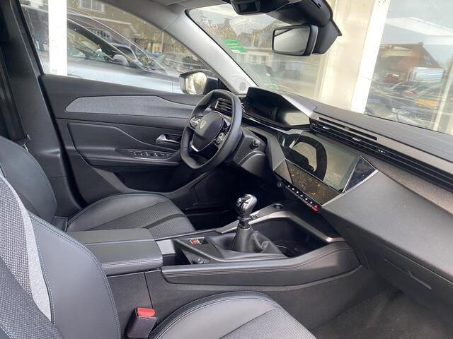 Peugeot 308 1.2T 130pk Allure | Achteruitrijcamera | Apple carplay | Navigatiesysteem | Parkeersensoren voor en achter | Electronic climate control