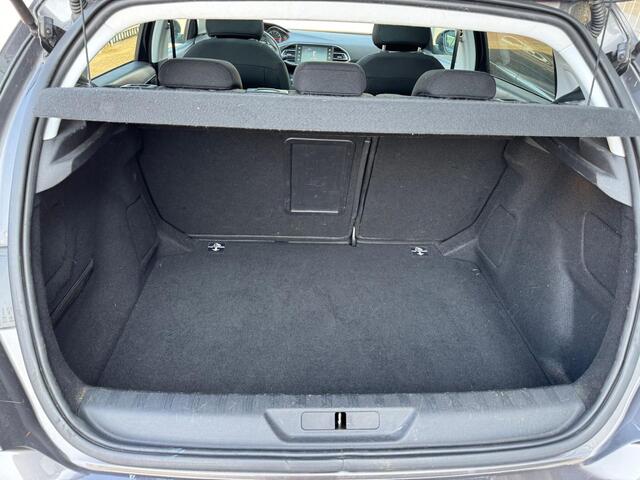 Peugeot 308 1.2 PureTech Blue Lease Executive | Airco | Panoramadak | Cruise control | Elektrische ramen | APK tot 01-10-2025 | NAP |