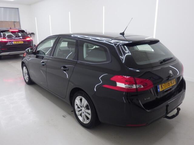 Peugeot 308 SW 1.2 PureTech Blue Lease Active Airco Navi Carplay PDC Achter Trekhaak Lichtmetalen velgen Cruise Control Distr. riem reeds vervangen! APK 01-2027