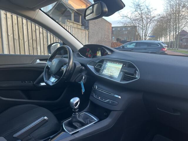 Peugeot 308 1.6 BlueHDi Achteruitrijcamera Panoramadak 2017