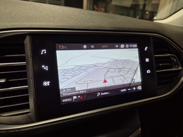 Peugeot 308 SW 110pk PT Blue Lease Executive | Distributie verv. | Panorama | Trekhaak | Navi