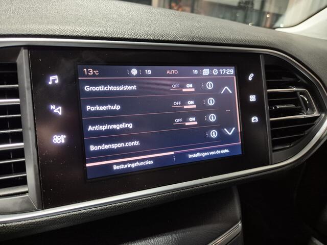 Peugeot 308 SW 110pk PT Blue Lease Executive | Distributie verv. | Panorama | Trekhaak | Navi