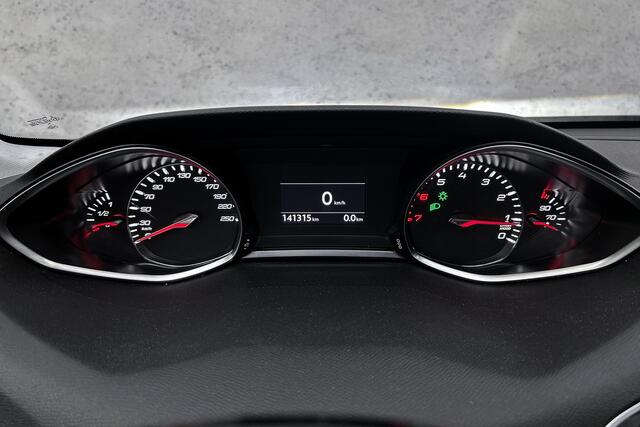 Peugeot 308 SW 1.2 PureTech Allure | Trekhaak | Camera | Panoramadak | LED | Cruise control