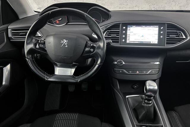 Peugeot 308 SW 1.2 PureTech Allure | Trekhaak | Camera | Panoramadak | LED | Cruise control