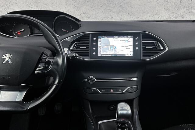 Peugeot 308 SW 1.2 PureTech Allure | Trekhaak | Camera | Panoramadak | LED | Cruise control