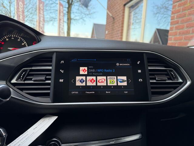 Peugeot 308 SW 1.2 PureT.Blue L. Ex PANO / CAMERA / D-RIEM V.V. / 6 BAK / LED /